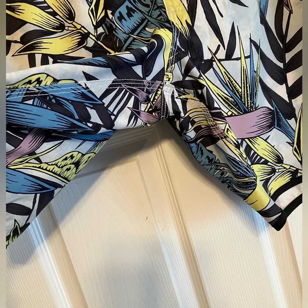 Volcom Mod-Tech Men’s swim tropical print yellow blue board shorts 28” waist S